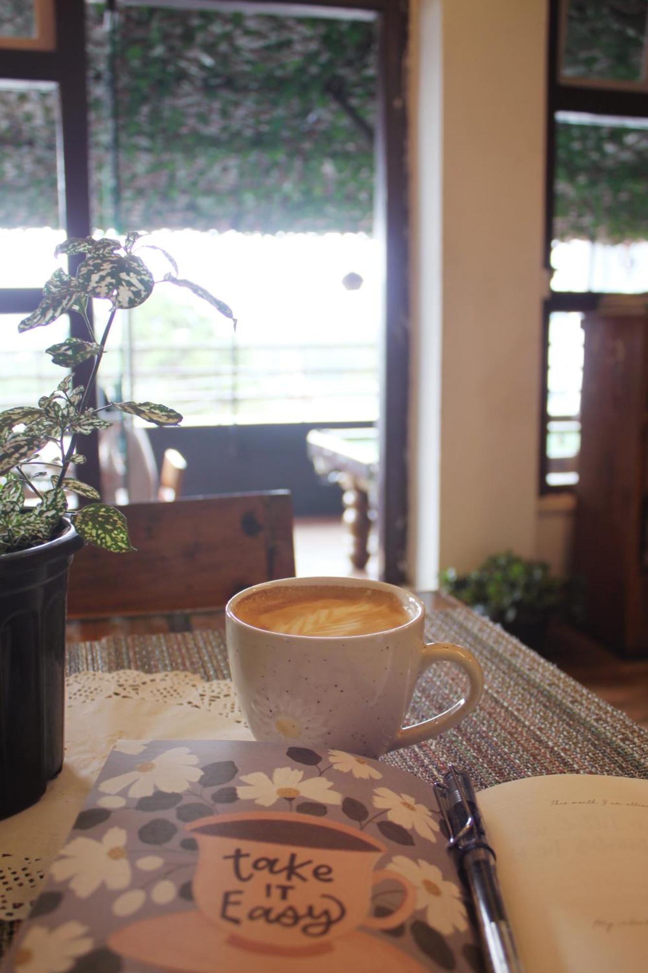 The Living Roof Hotel Shillong Luaran gambar